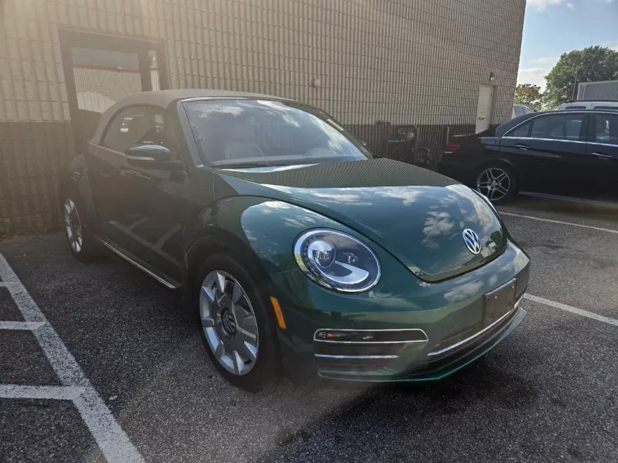 2017 Volkswagen Beetle 1.8T SEL photo 1