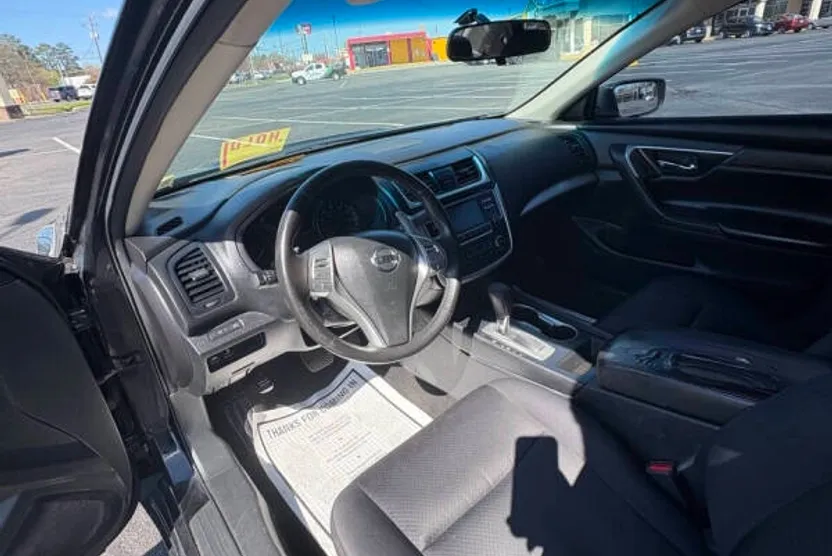 2016 Nissan Altima 2.5 SR photo 1