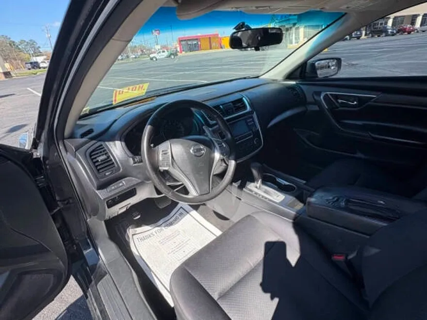 2016 Nissan Altima 2.5 SR photo 1