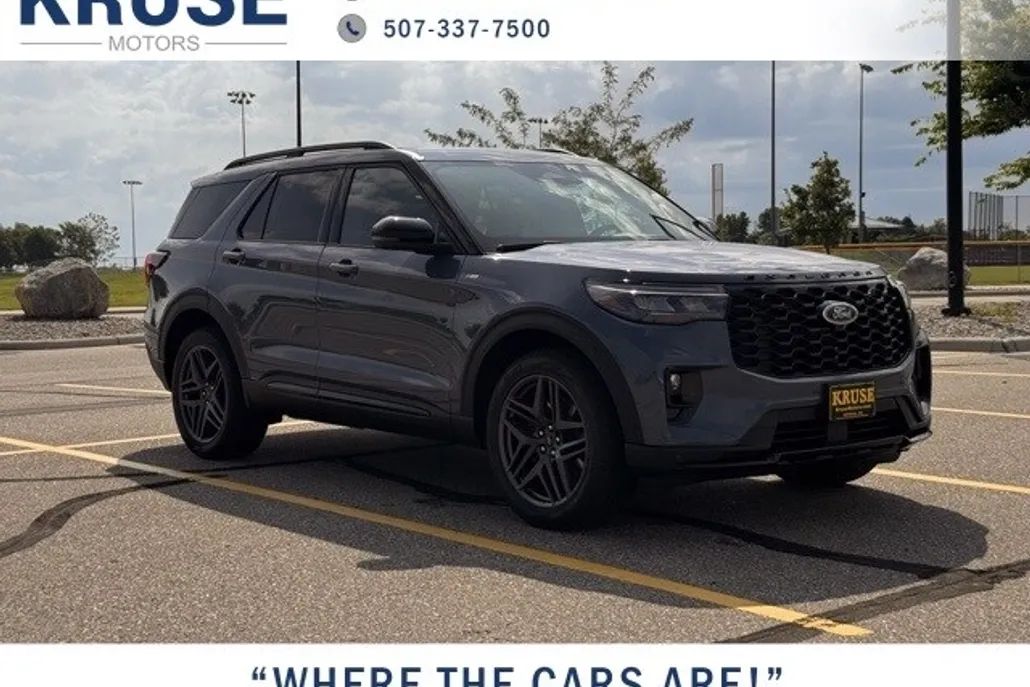 2025 Ford Explorer ST-Line photo 1