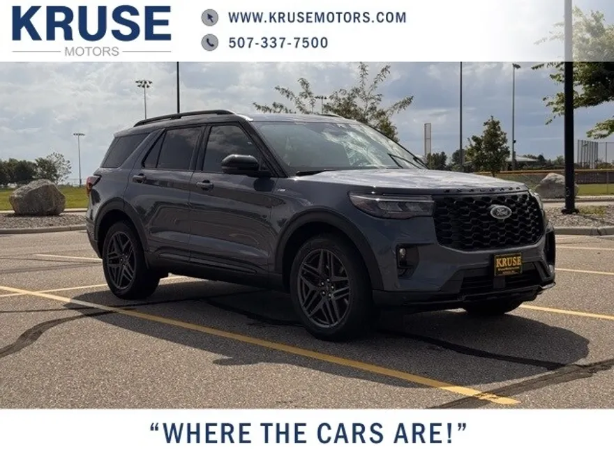 2025 Ford Explorer ST-Line photo 1