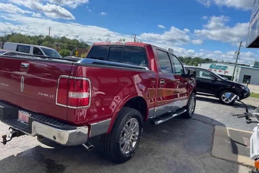 2007 Lincoln Mark LT photo 1