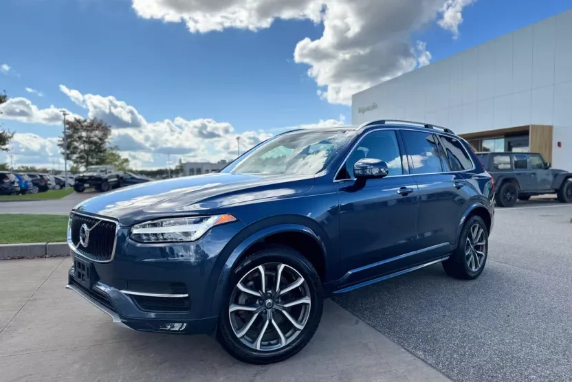 2019 Volvo XC90 T5 Momentum photo 1