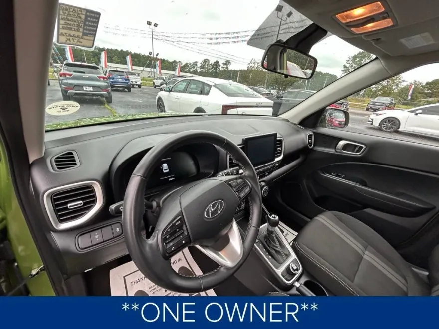 2024 Hyundai Venue SEL photo 1