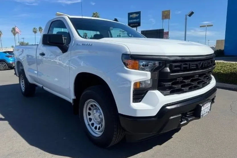 2025 Chevrolet Silverado 1500 photo 1