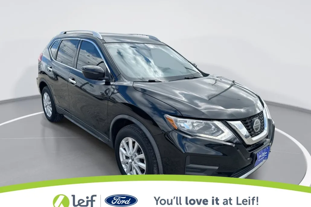 2018 Nissan Rogue SV photo 1