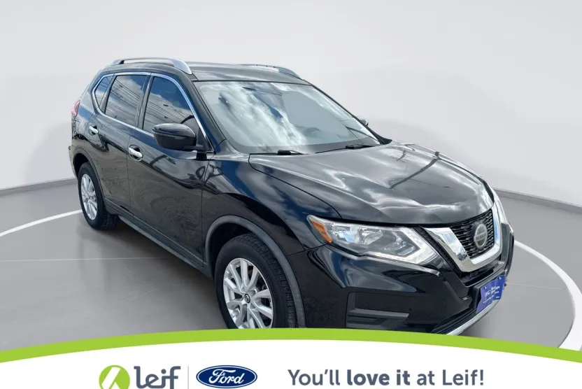 2018 Nissan Rogue SV photo 1