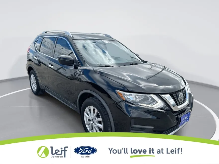 2018 Nissan Rogue SV photo 1