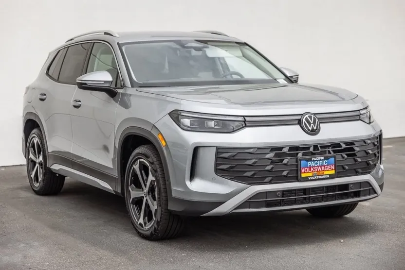 2025 Volkswagen Tiguan SE photo 1