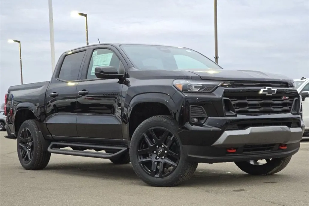 2025 Chevrolet Colorado Z71 photo 1