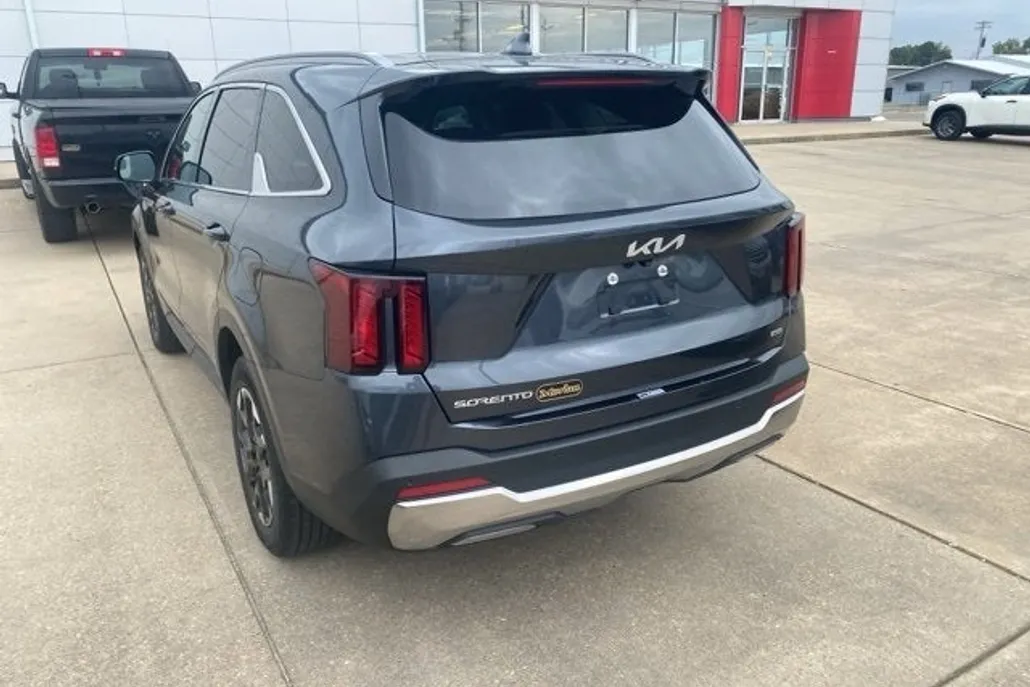 2024 Kia Sorento S photo 1