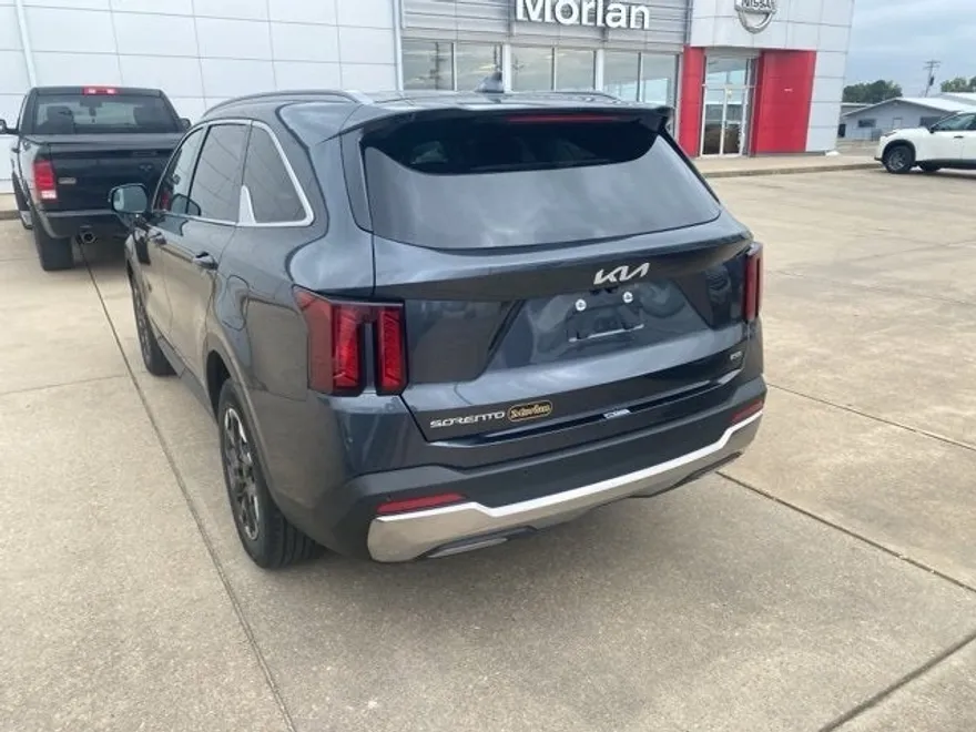 2024 Kia Sorento S photo 1