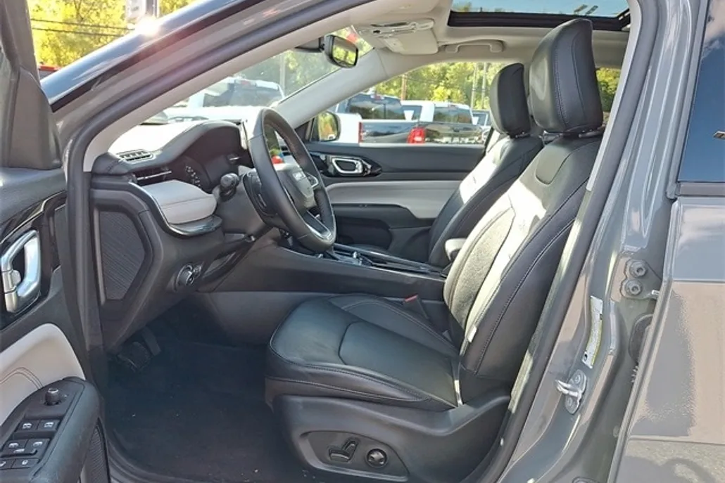 2022 Jeep Compass Limited photo 1