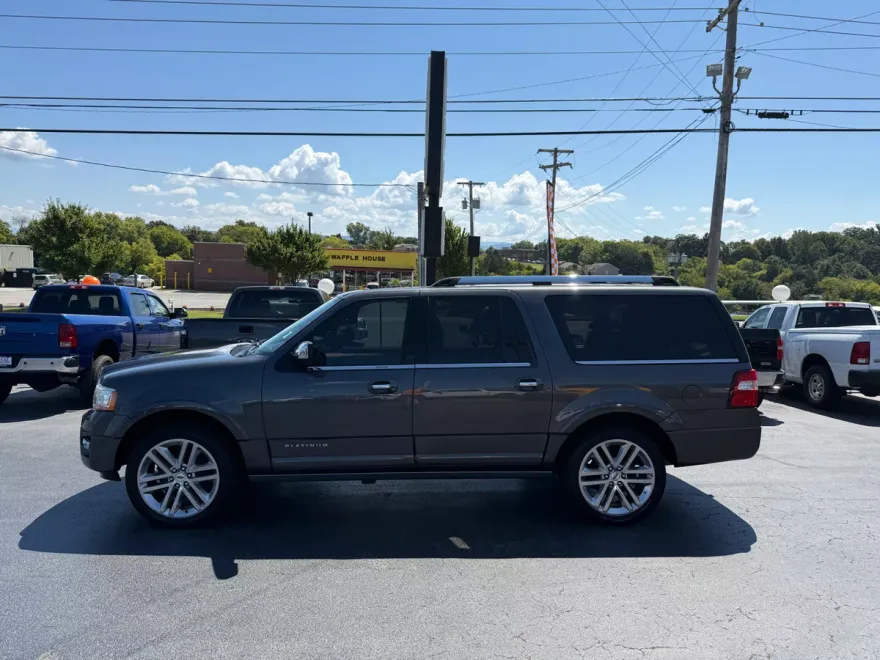 2017 Ford Expedition EL Platinum photo 1