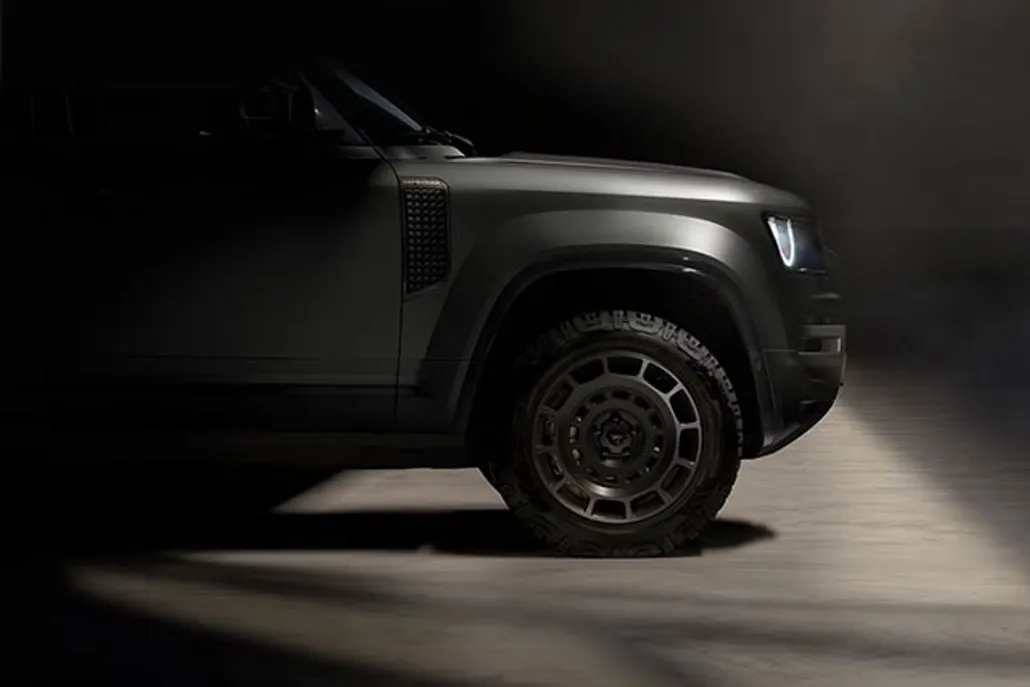 2025 Land Rover Defender 110 photo 1