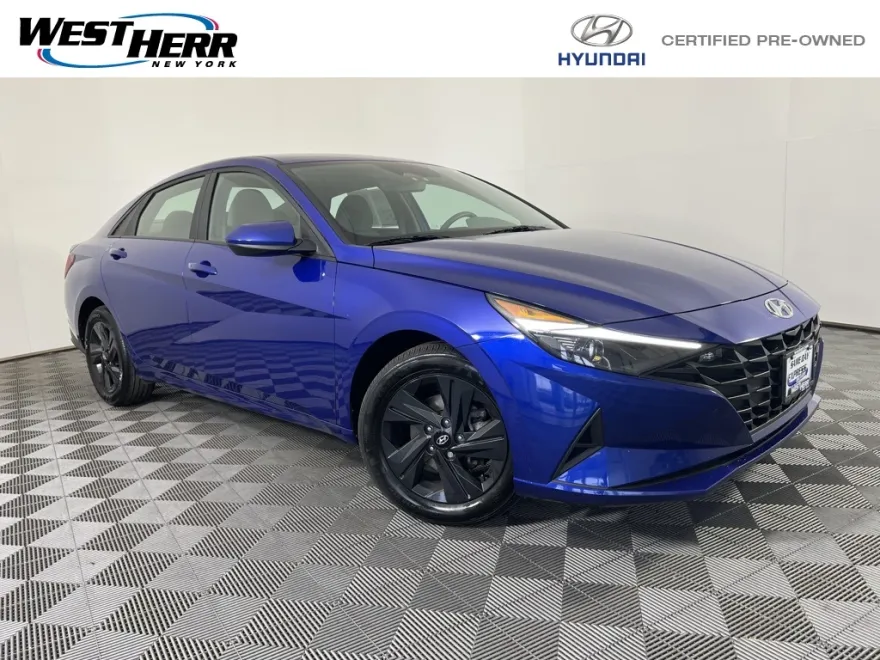 2022 Hyundai Elantra SEL photo 1