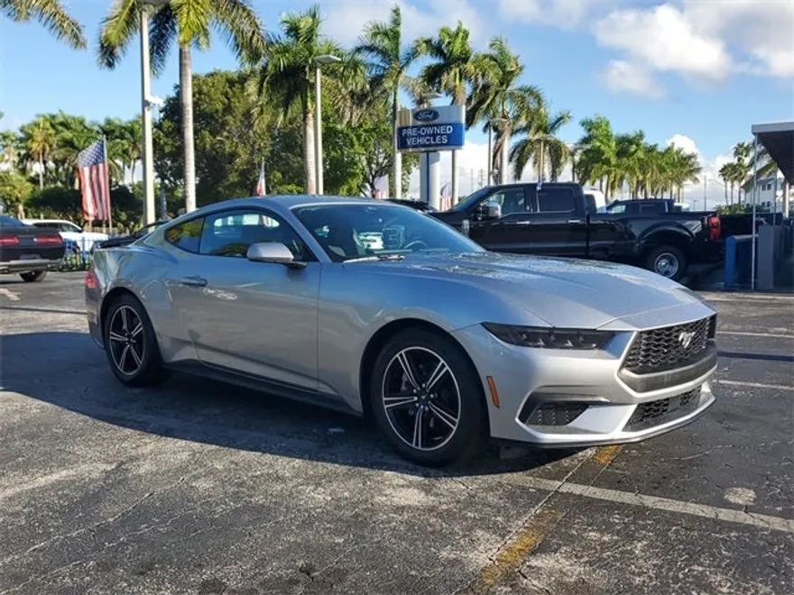 2025 Ford Mustang EcoBoost photo 1