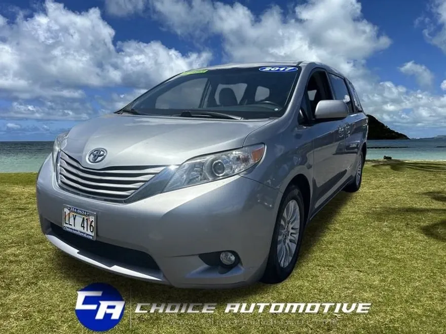 2017 Toyota Sienna Limited XLE Premium photo 1