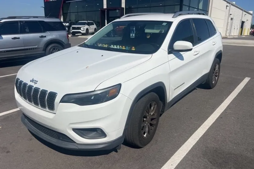 2019 Jeep Cherokee Latitude photo 1