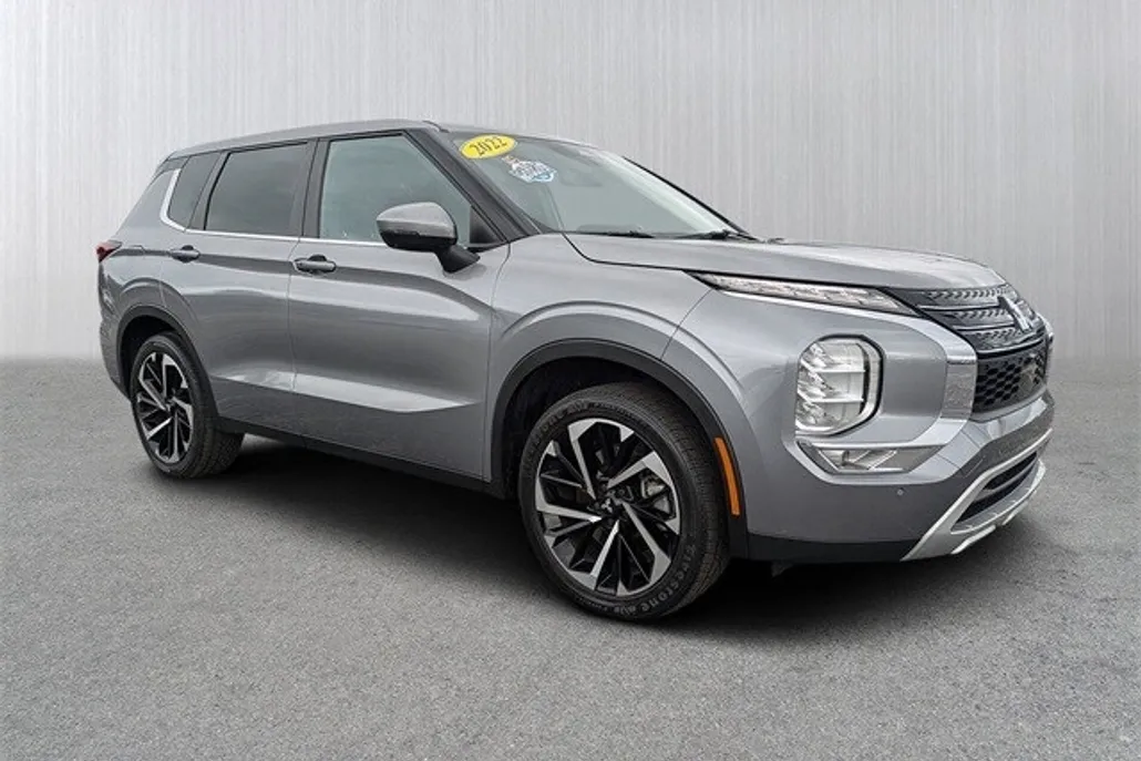 2022 Mitsubishi Outlander SE photo 1
