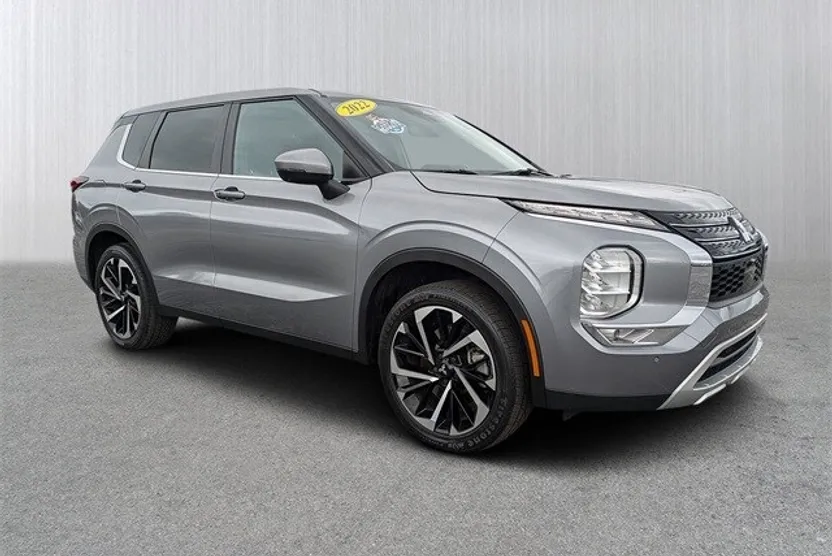 2022 Mitsubishi Outlander SE photo 1