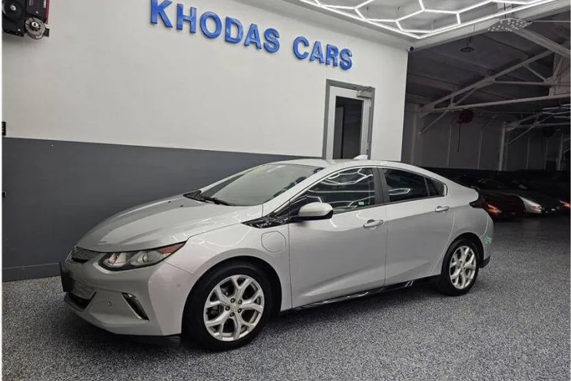 2017 Chevrolet Volt Premier photo 1