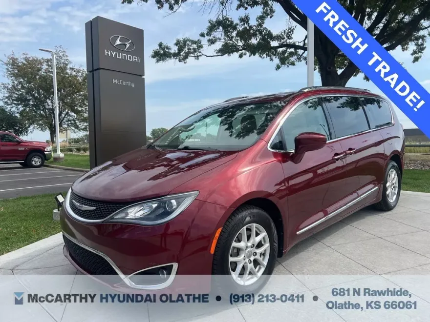 2020 Chrysler Pacifica Touring L photo 1