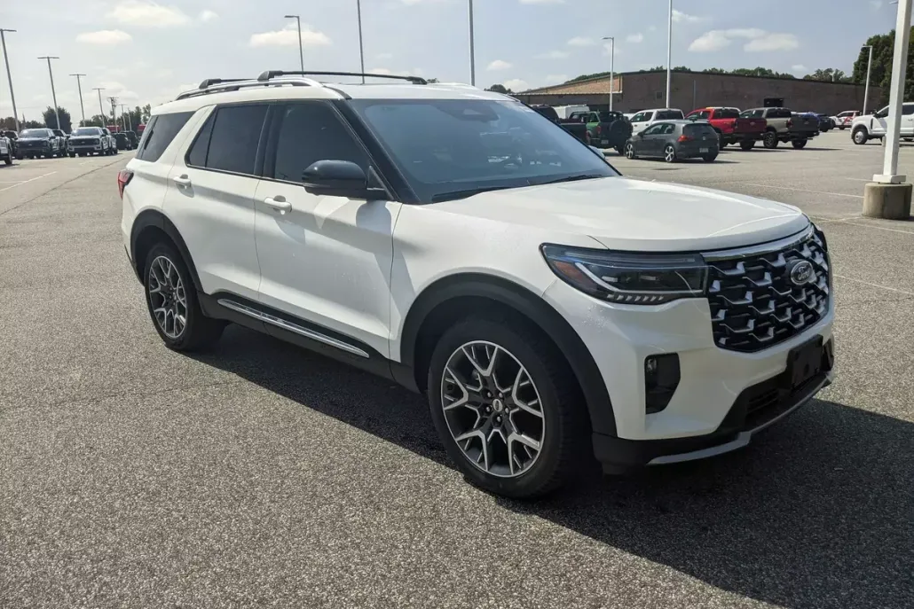 2025 Ford Explorer Platinum photo 1
