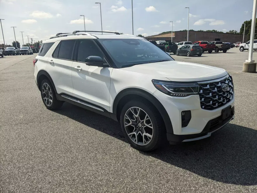 2025 Ford Explorer Platinum photo 1