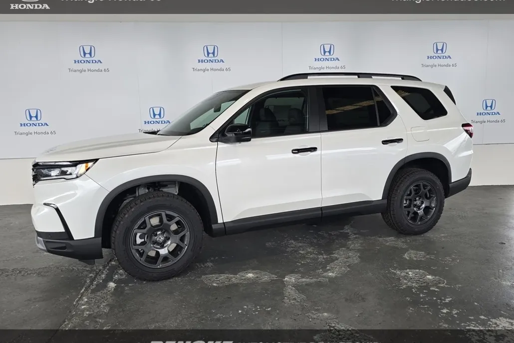 2025 Honda Pilot TrailSport photo 1