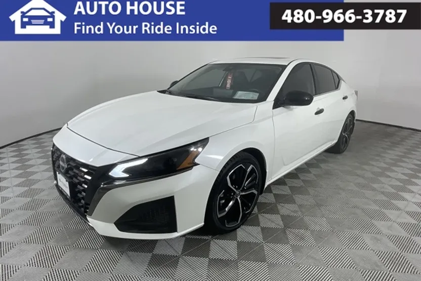 2024 Nissan Altima 2.5 SR photo 1