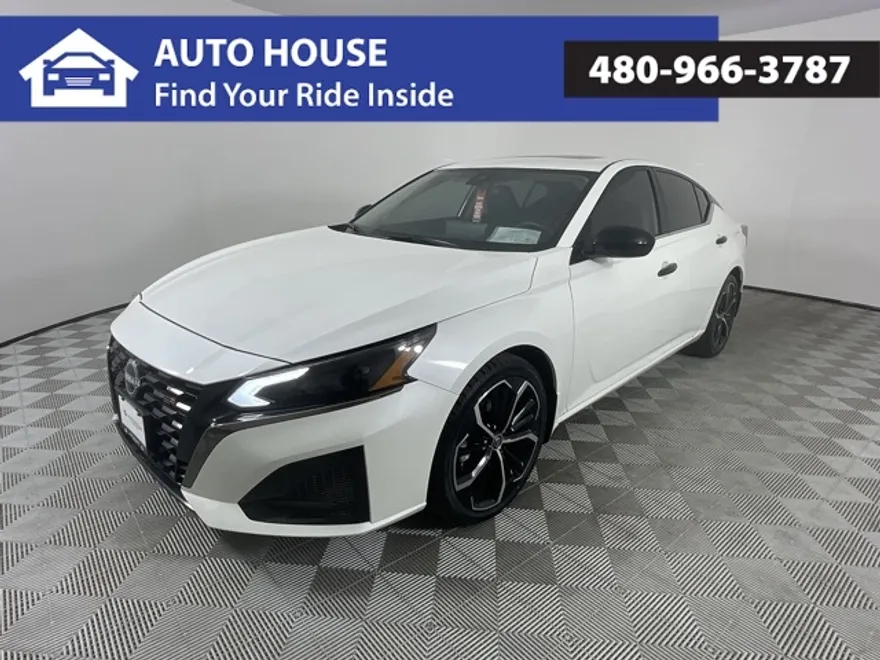 2024 Nissan Altima 2.5 SR photo 1