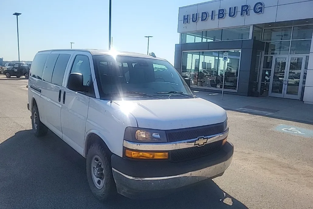 2019 Chevrolet Express 3500 LT Passenger photo 1