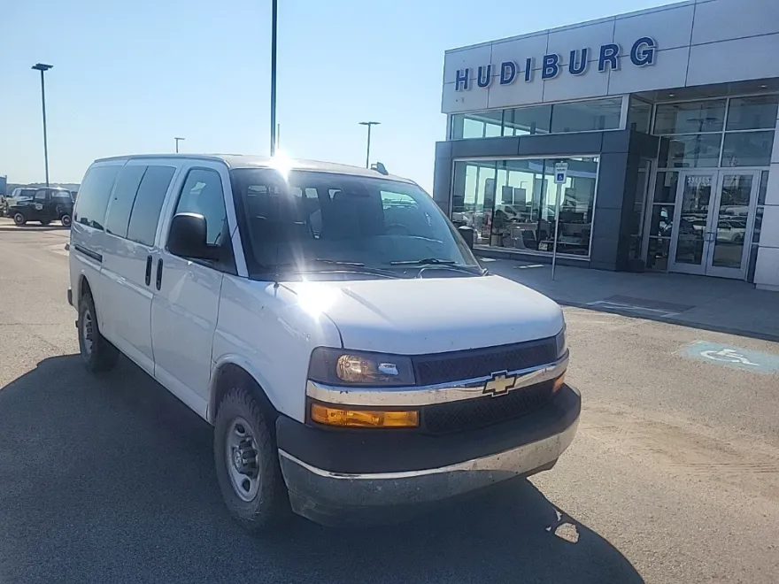 2019 Chevrolet Express 3500 LT Passenger photo 1