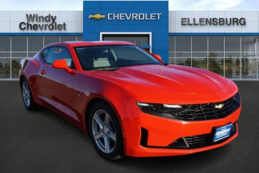 2023 Chevrolet Camaro 1LT photo 1