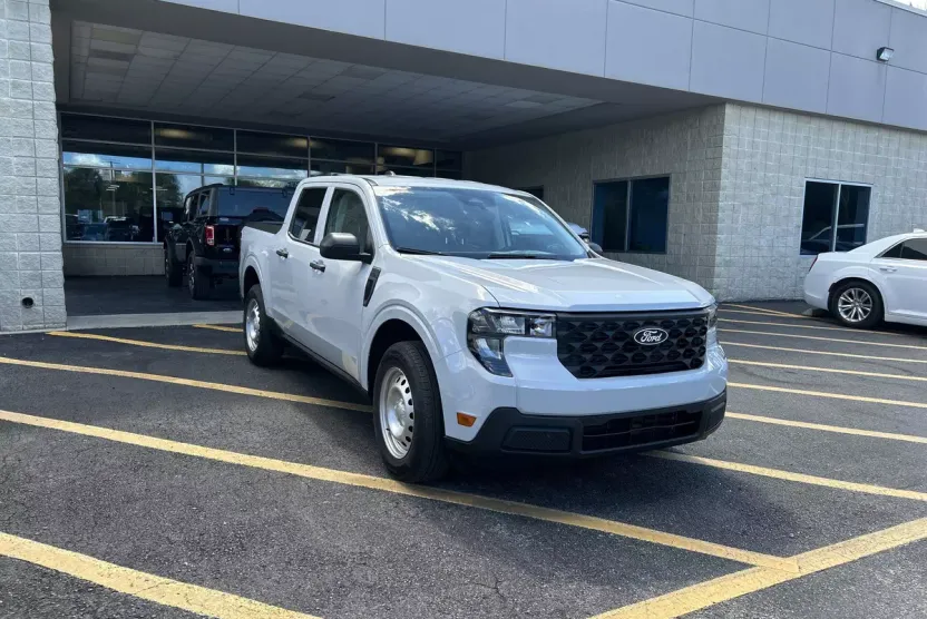 2025 Ford Maverick XL photo 1