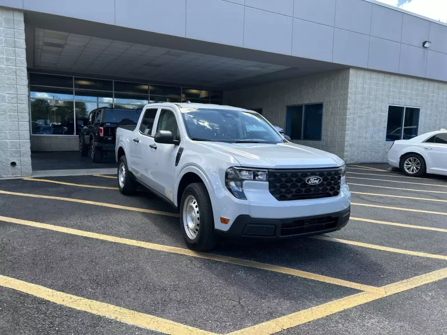 2025 Ford Maverick XL photo 1