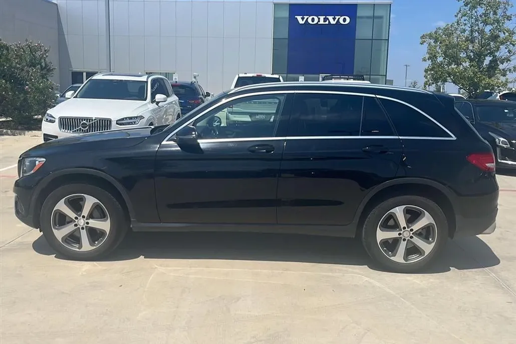 2016 Mercedes Benz GLC 300 photo 1