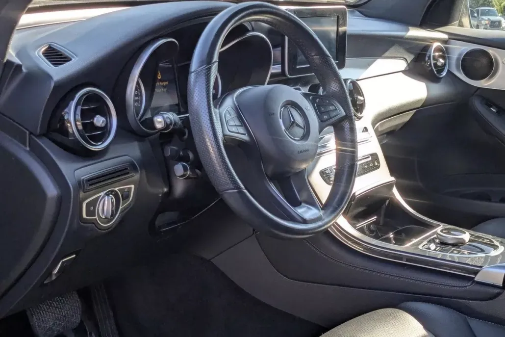 2019 Mercedes Benz GLC 300 photo 1