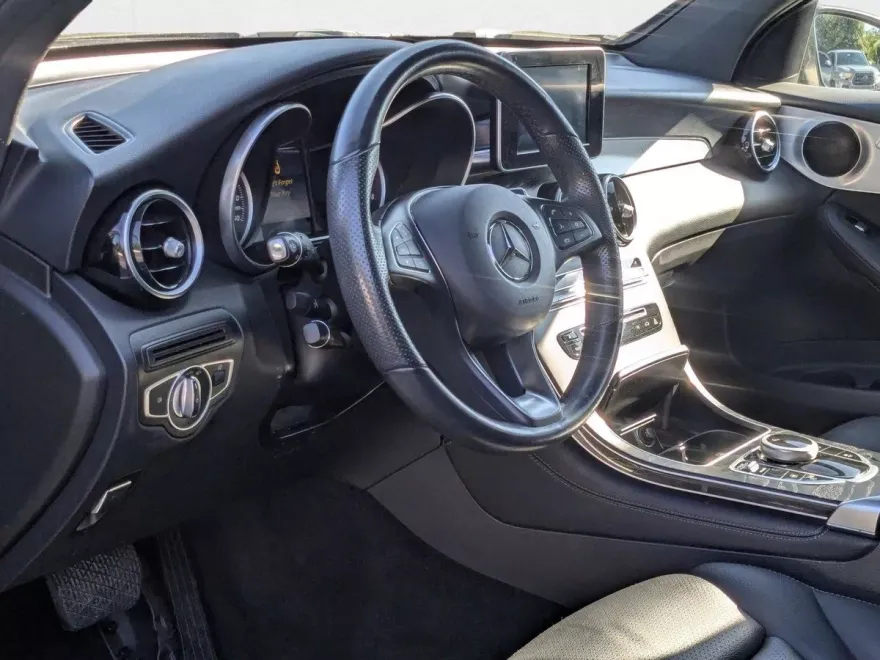 2019 Mercedes Benz GLC 300 photo 1