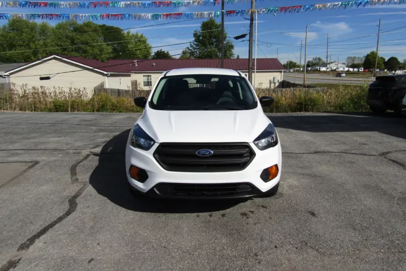 2019 Ford Escape S photo 1