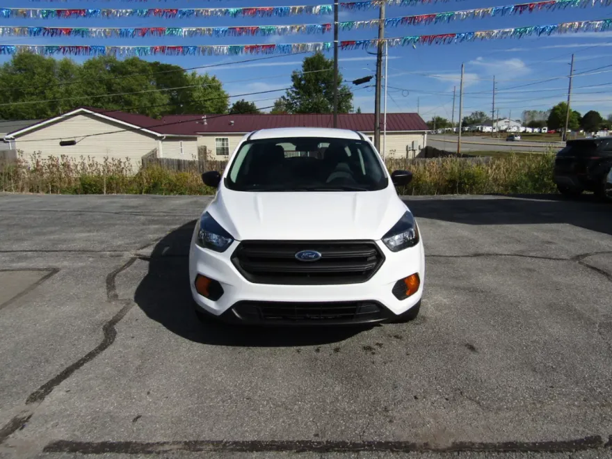 2019 Ford Escape S photo 1
