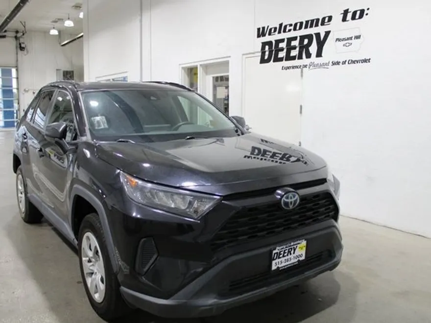 2021 Toyota RAV4 LE photo 1