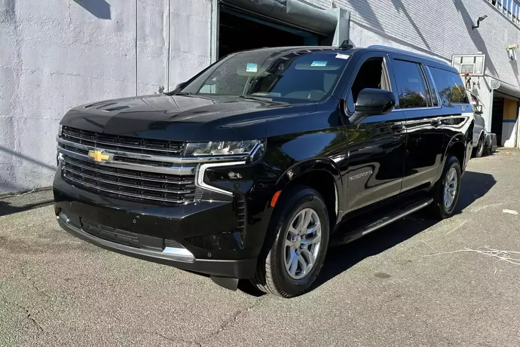 2024 Chevrolet Suburban LT photo 1