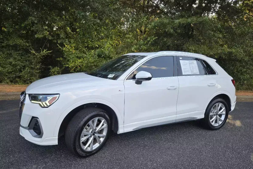 2023 Audi Q3 45 TFSI S line Premium photo 1