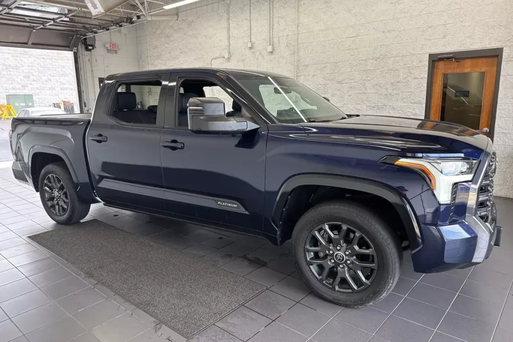 2022 Toyota Tundra Platinum photo 1