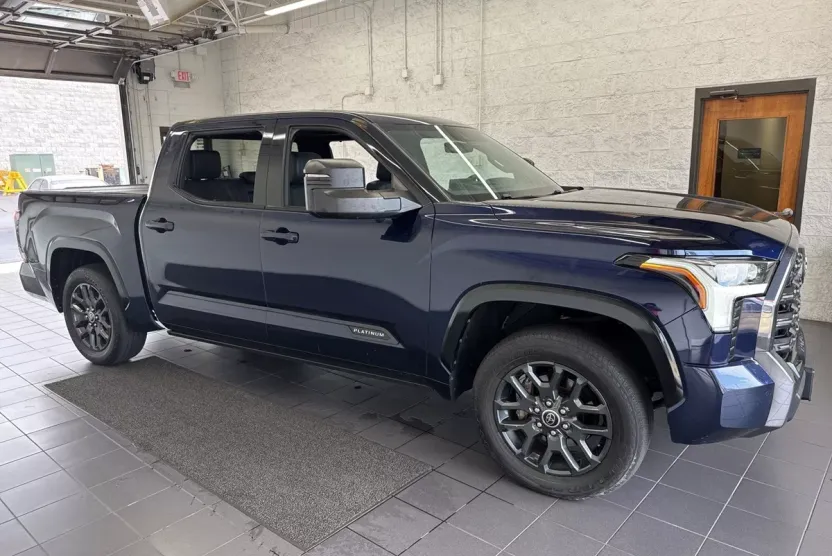 2022 Toyota Tundra Platinum photo 1