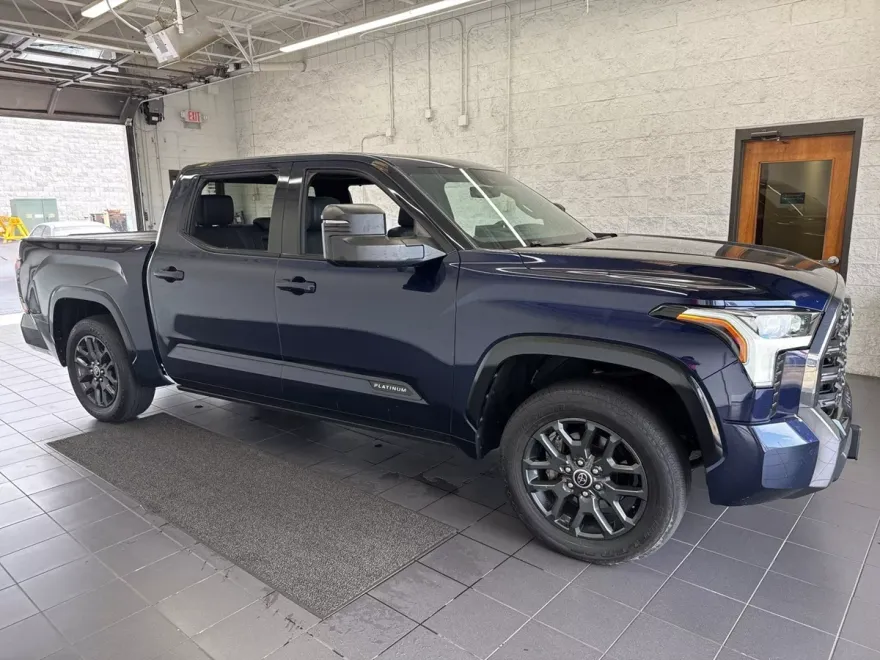 2022 Toyota Tundra Platinum photo 1