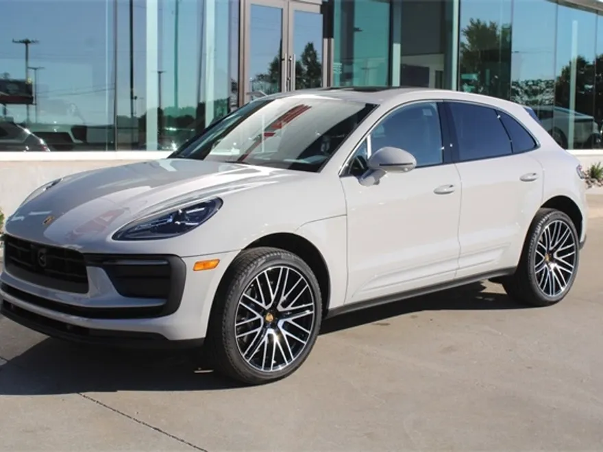 2025 Porsche Macan photo 1
