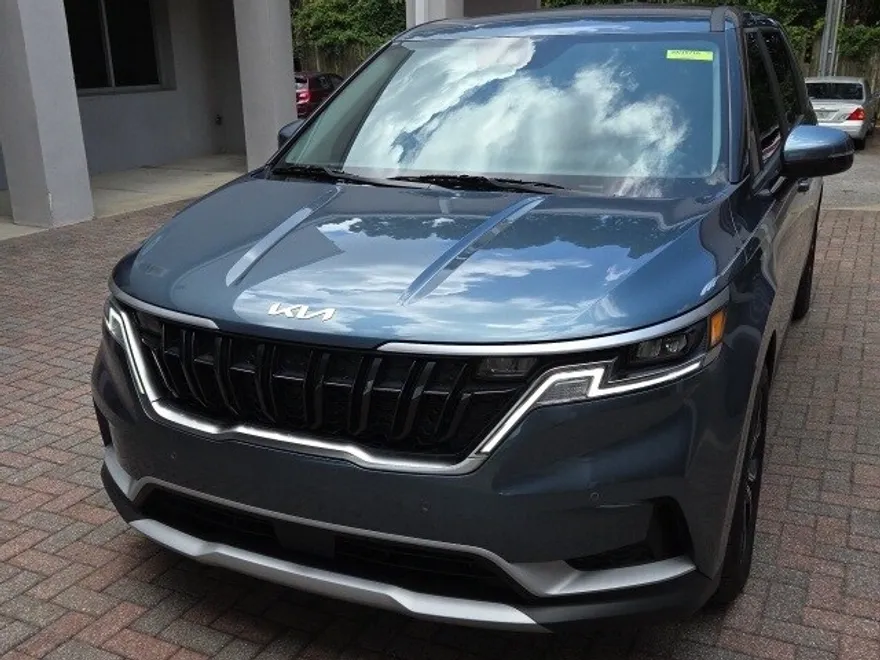 2024 Kia Carnival EX photo 1